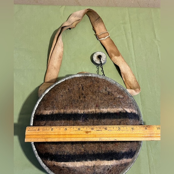 Vintage cloth covered canteen - Picture 3 of 10